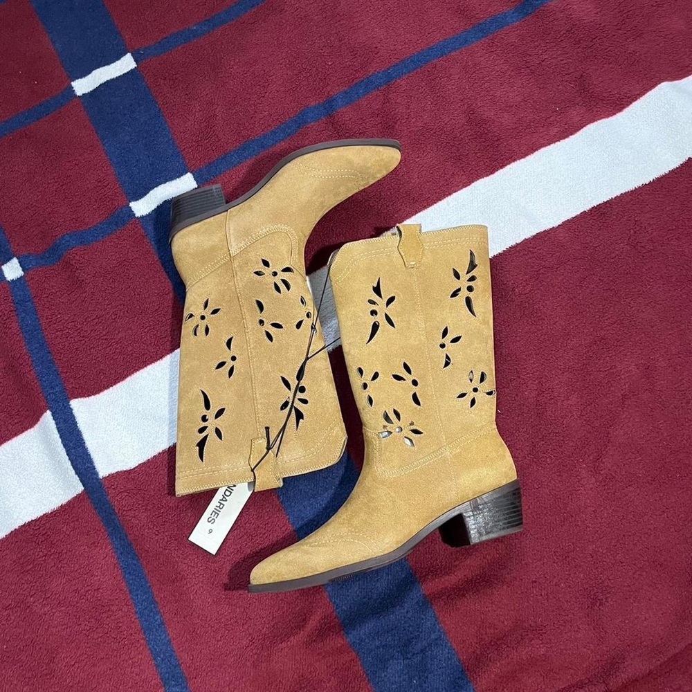 No Boundaries Memory Foam Cut Out Western Boots Taupe Sz 9 NWT